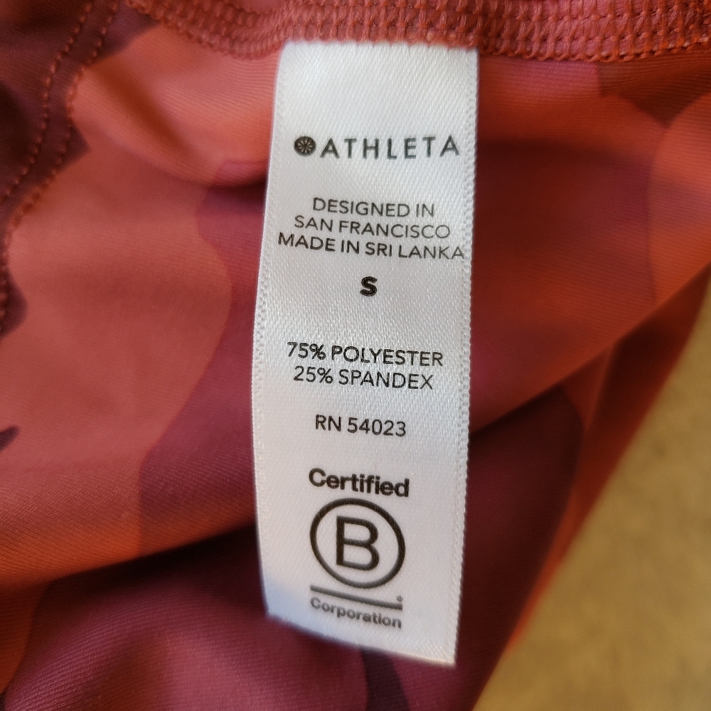 Athleta Ultimate Stash Pocket Printed 7/8 Tight Leggings Red Pink Camo Small - Picture 9 of 16